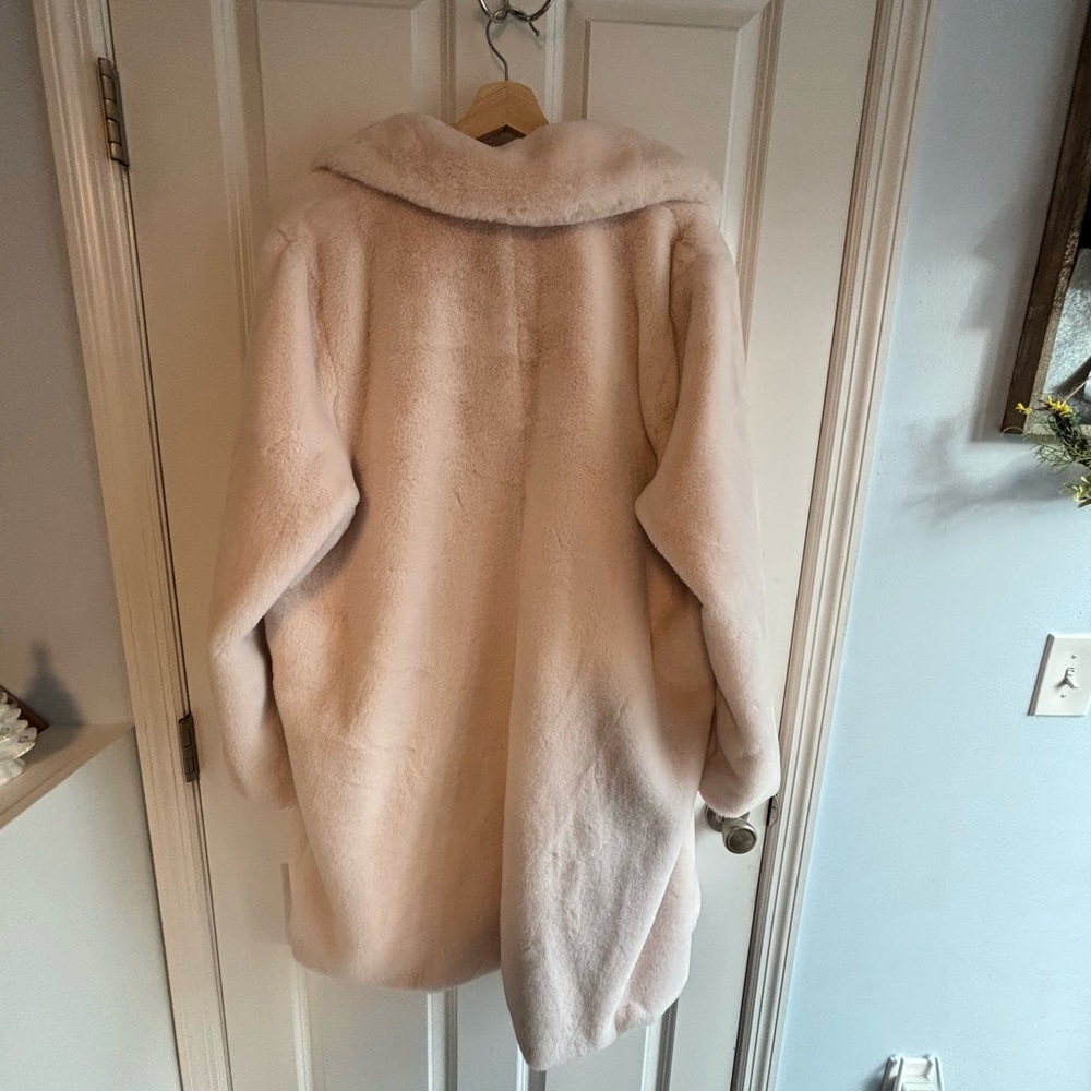 Faux Fur Coat Torrid Size 2 - Picture 2 of 3